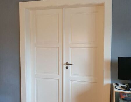 Weiße doppelte Innentür